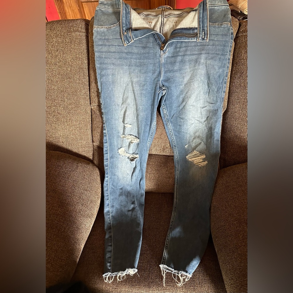 Women’s Abercrombie and Fitch Jegging.